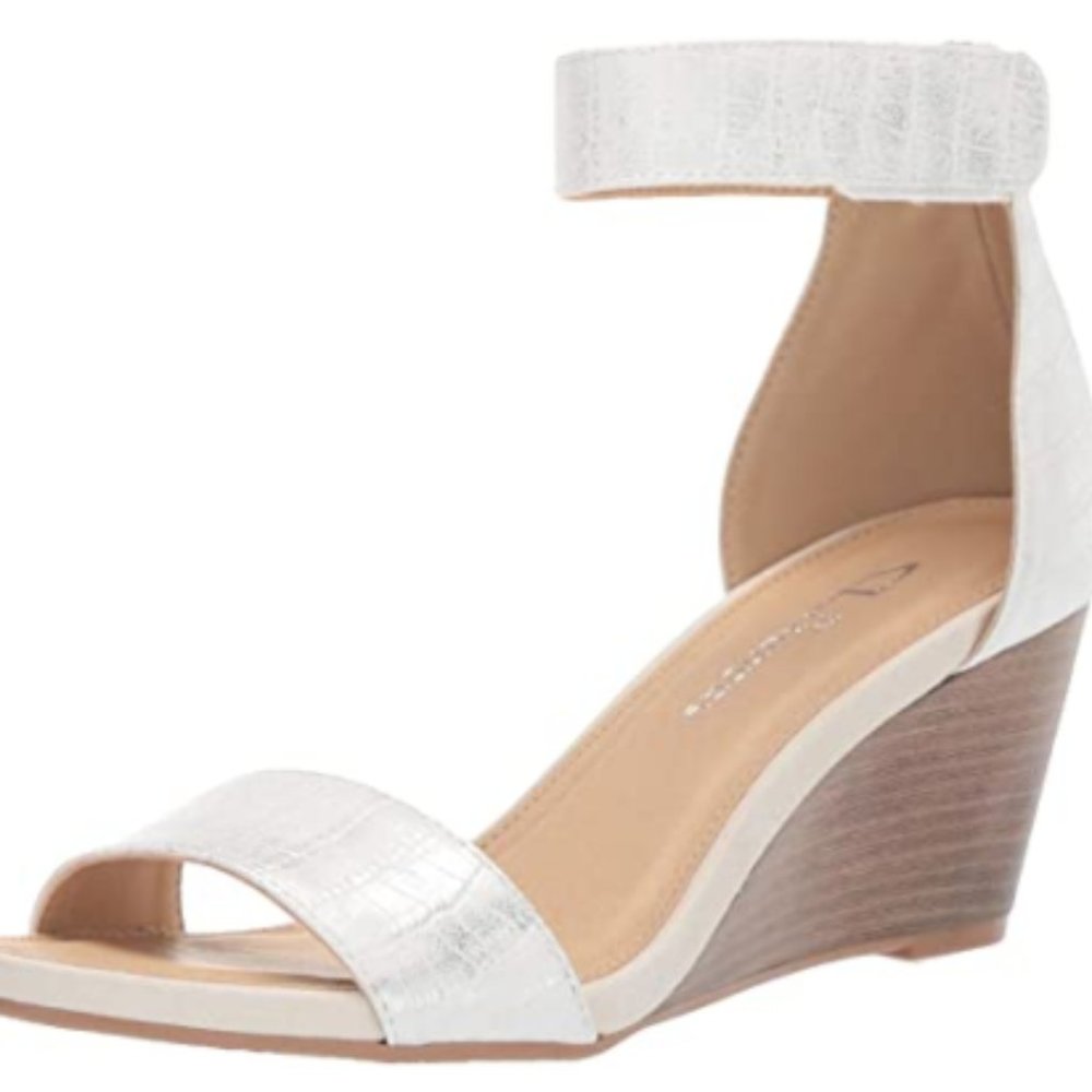 CL by Chinese Laundry Women's Wedge Sandal